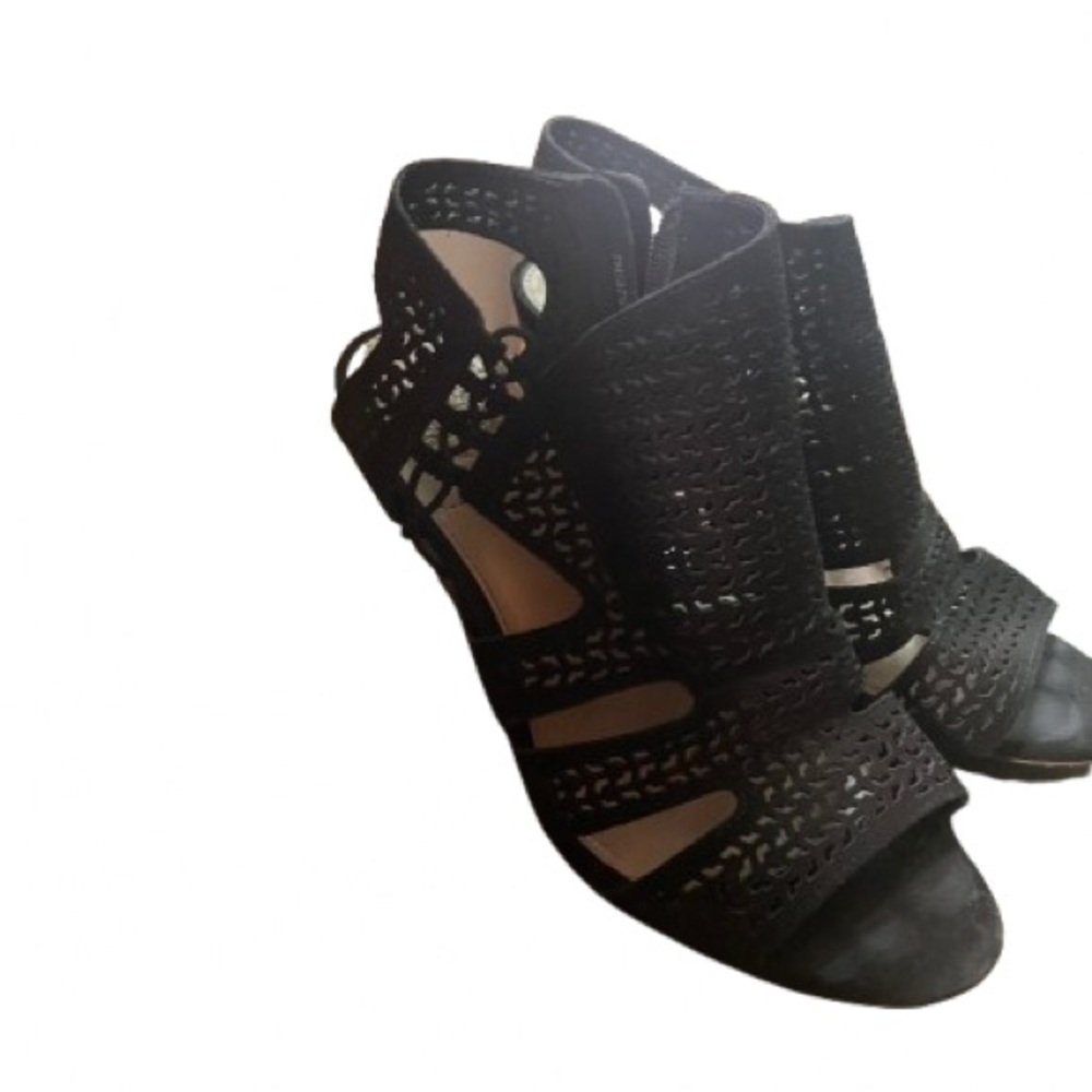 Elegant Black Women's Vince Camuto